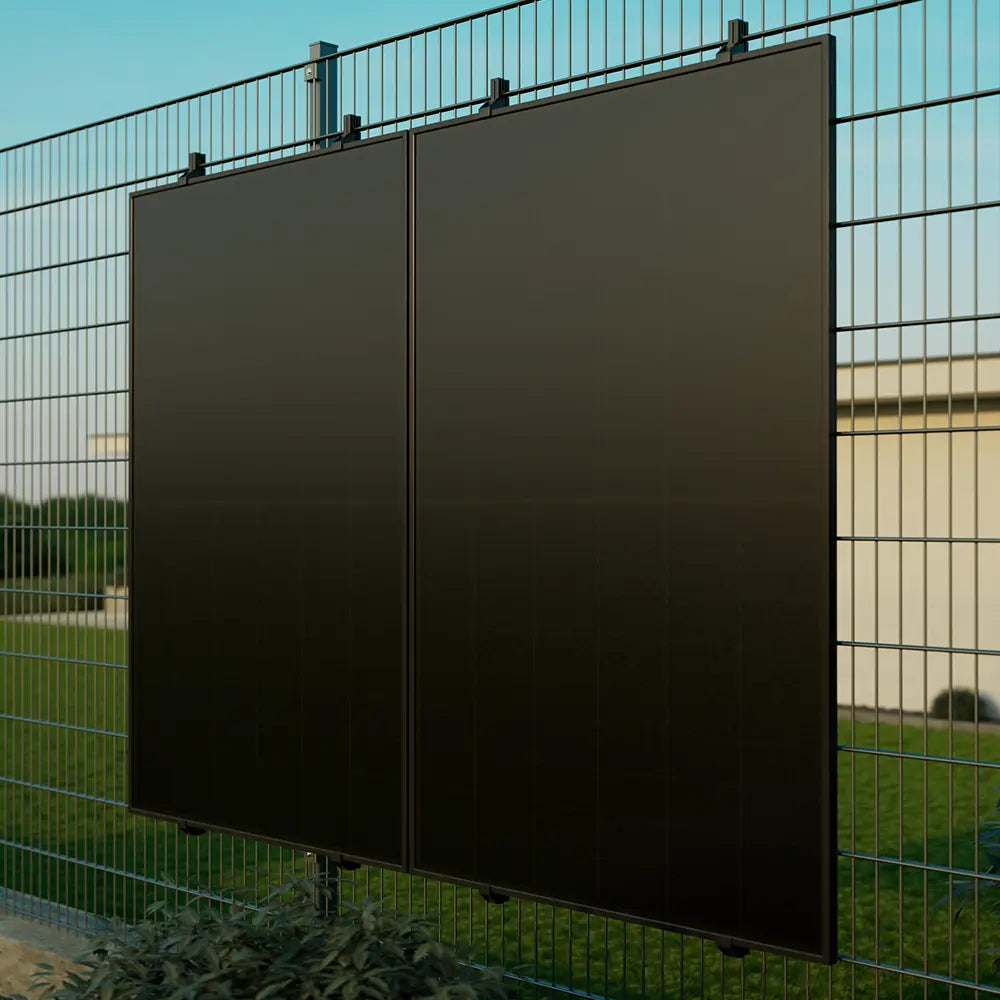Stabgitterzaun Halterungsset Bild montierte Module am Zaun